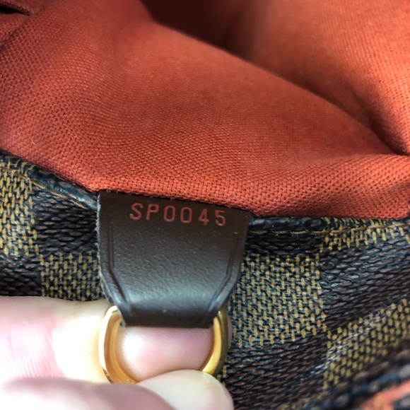 Louis Vuitton damier messanger - Picture 3 of 4